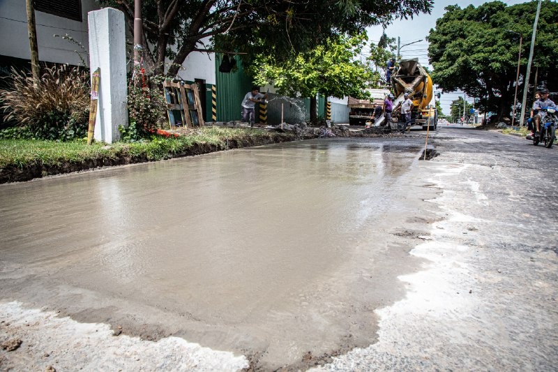 CONTINÚAN LAS OBRAS DE BACHEO EN CARPETA ASFÁLTICA Y HORMIGÓN