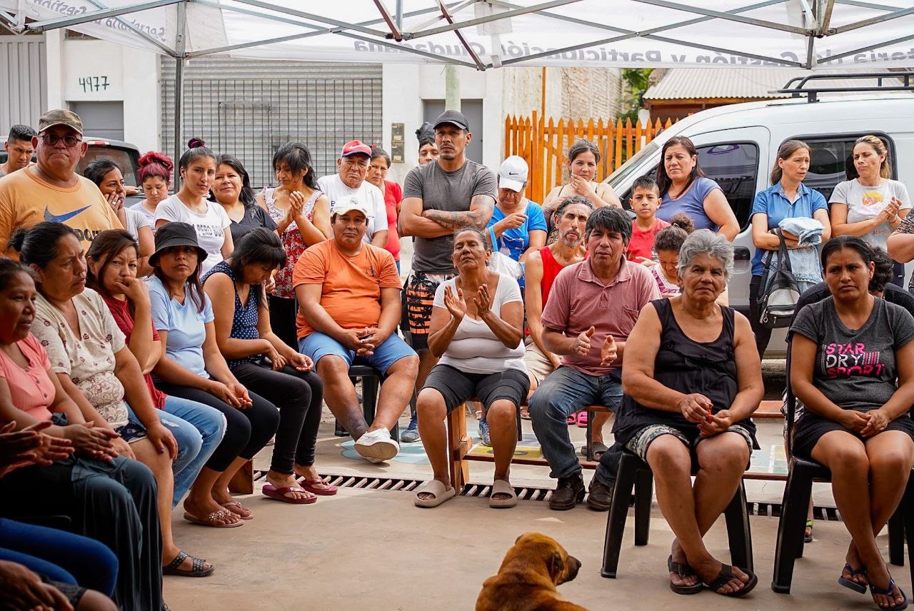 FUNCIONARIOS MUNICIPALES SE REUNIERON CON VECINOS DEL BARRIO LA RESISTENCIA
