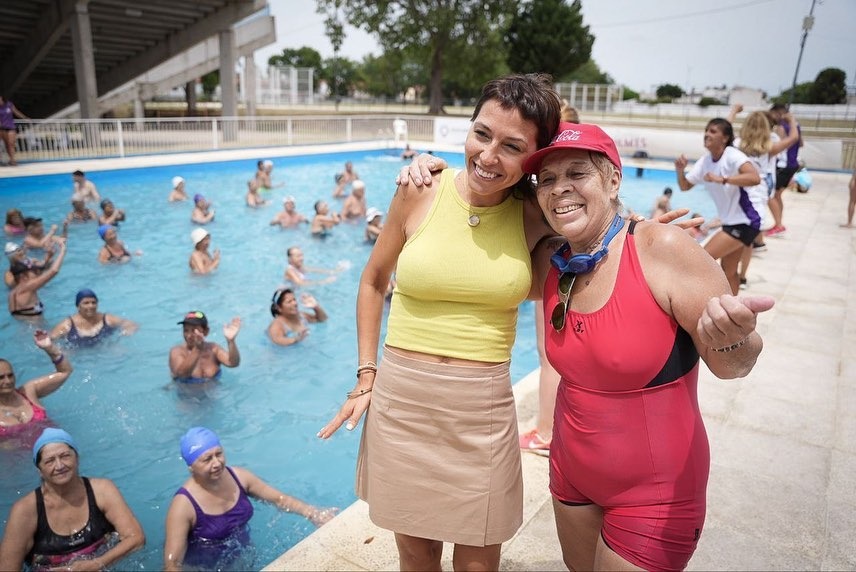 MAYRA VISITÓ LA COLONIA MUNICIPAL DE VERANO PARA PERSONAS MAYORES 