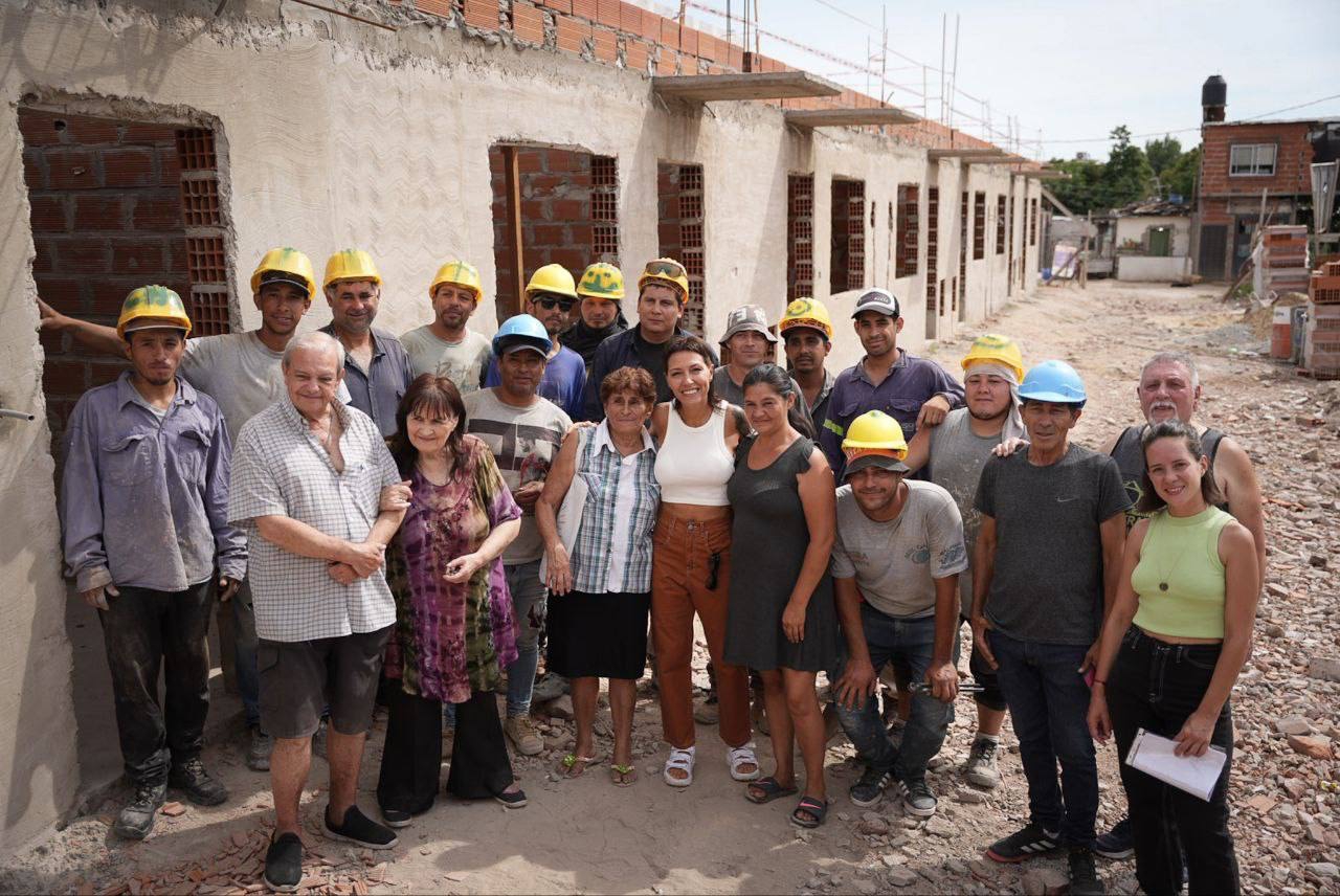MAYRA SUPERVISÓ EL AVANCE DE LA CONSTRUCCIÓN DE 11 VIVIENDAS EN BARRIO AZUL