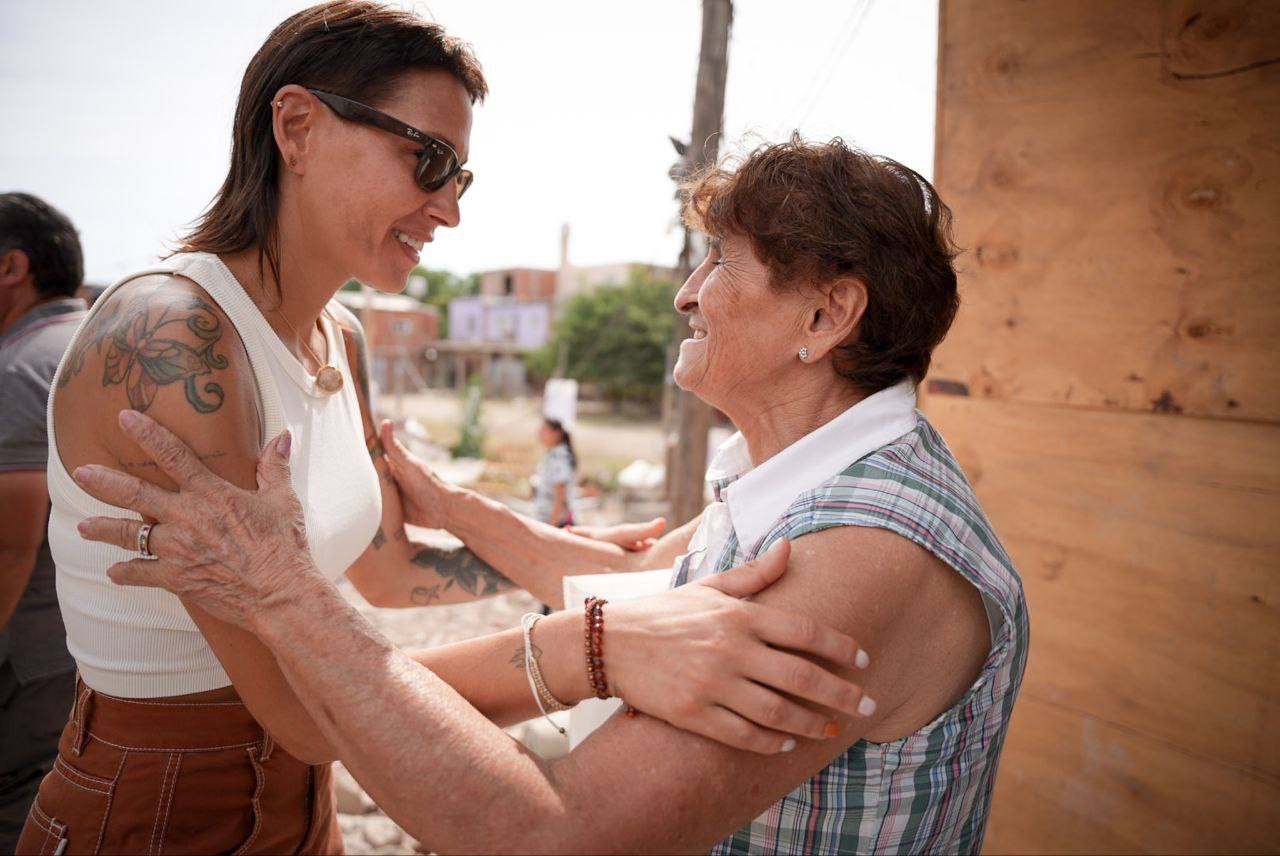MAYRA SUPERVISÓ EL AVANCE DE LA CONSTRUCCIÓN DE 11 VIVIENDAS EN BARRIO AZUL
