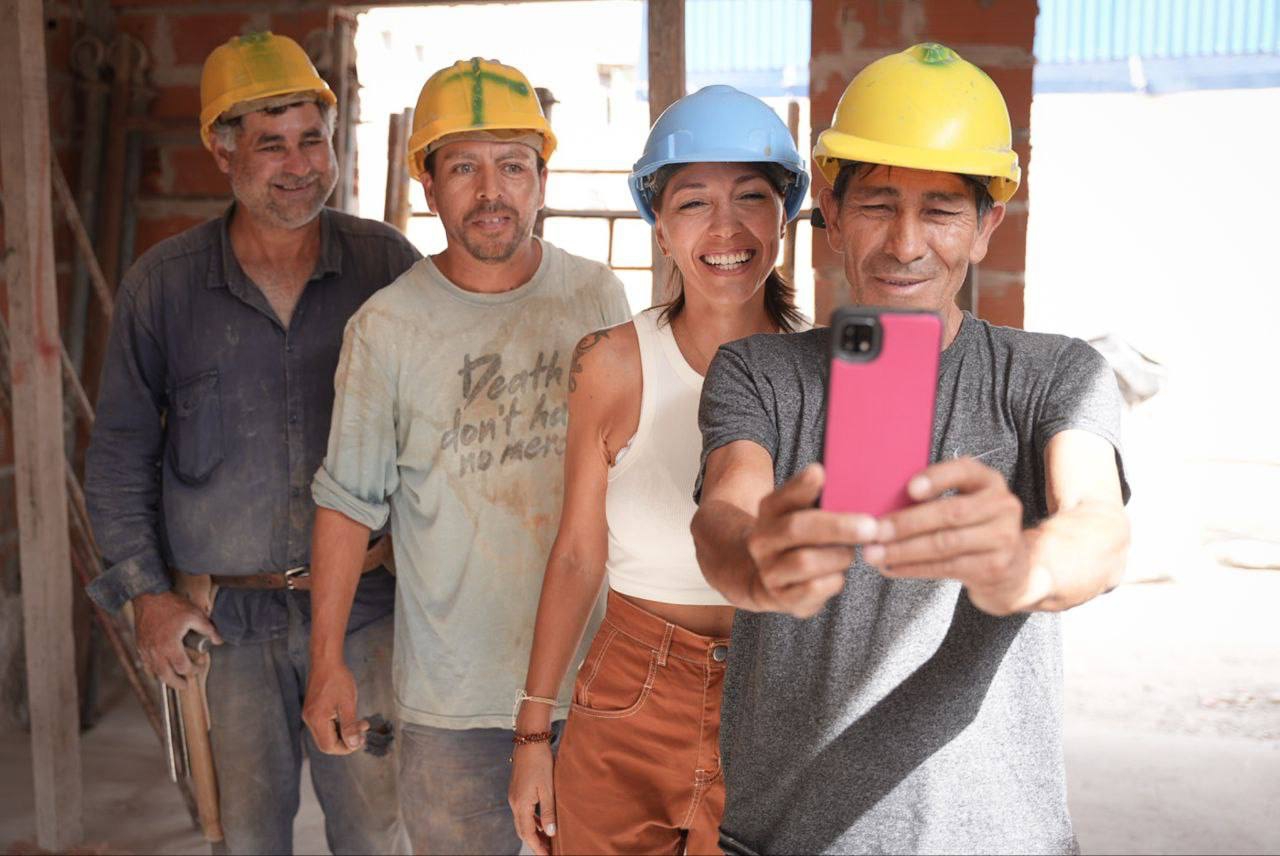 MAYRA SUPERVISÓ EL AVANCE DE LA CONSTRUCCIÓN DE 11 VIVIENDAS EN BARRIO AZUL