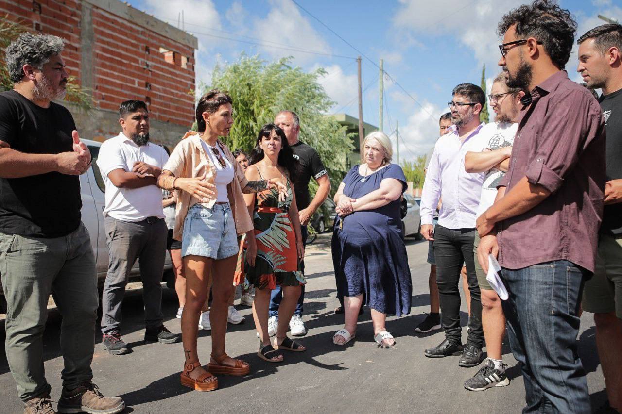  MAYRA SUPERVISÓ EL AVANCE DE LOS TRABAJOS DE BACHEO EN EZPELETA ESTE 