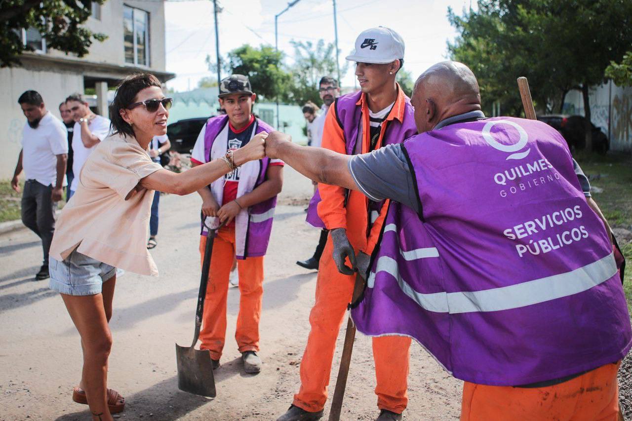  MAYRA SUPERVISÓ EL AVANCE DE LOS TRABAJOS DE BACHEO EN EZPELETA ESTE 