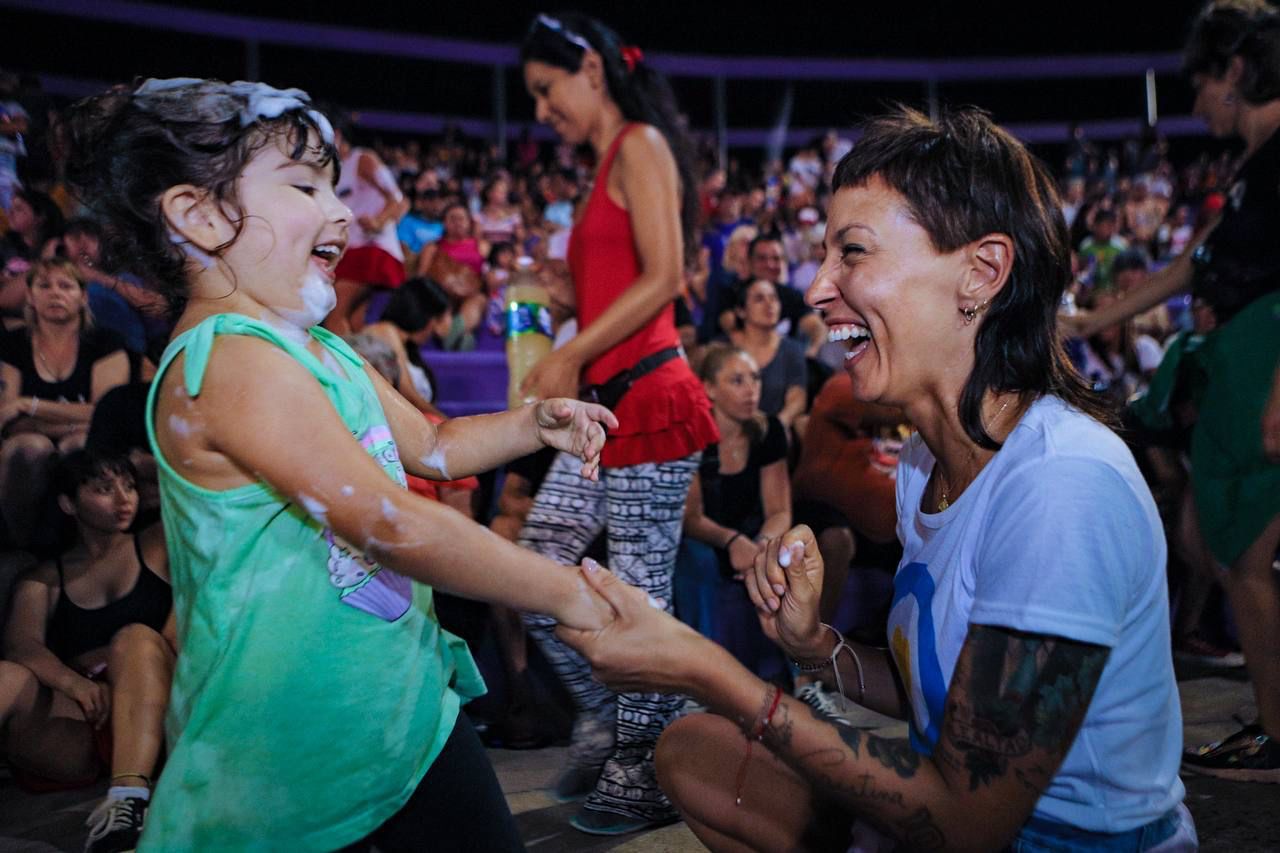 MAYRA CON MILES DE VECINOS Y VECINAS EN  “NOCHES DE CARNAVAL"