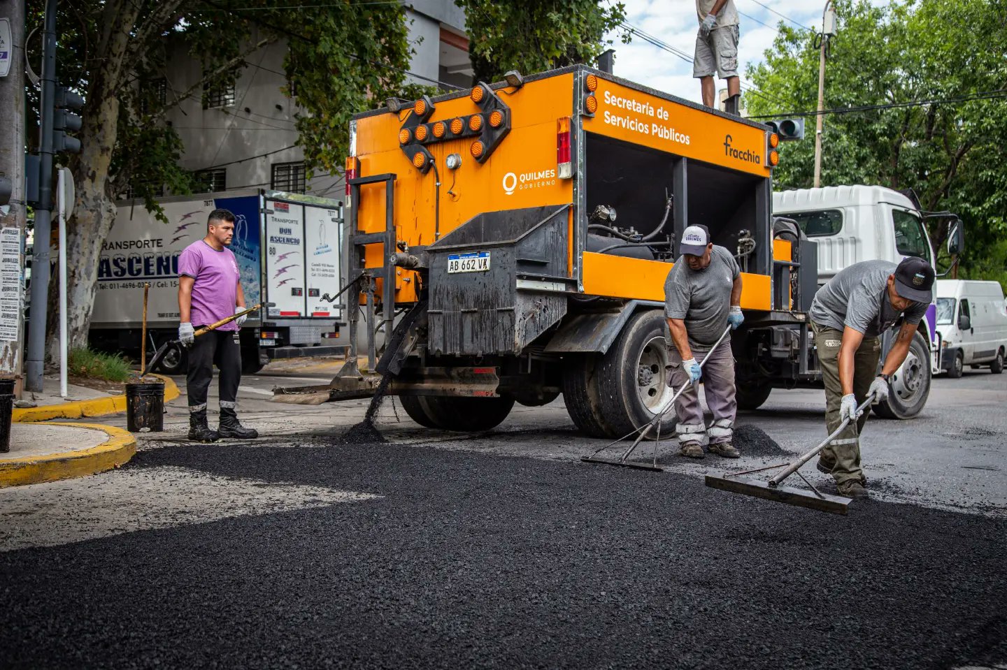 CONTINÚA AVANZANDO EL PLAN INTEGRAL DE BACHEO EN QUILMES CENTRO