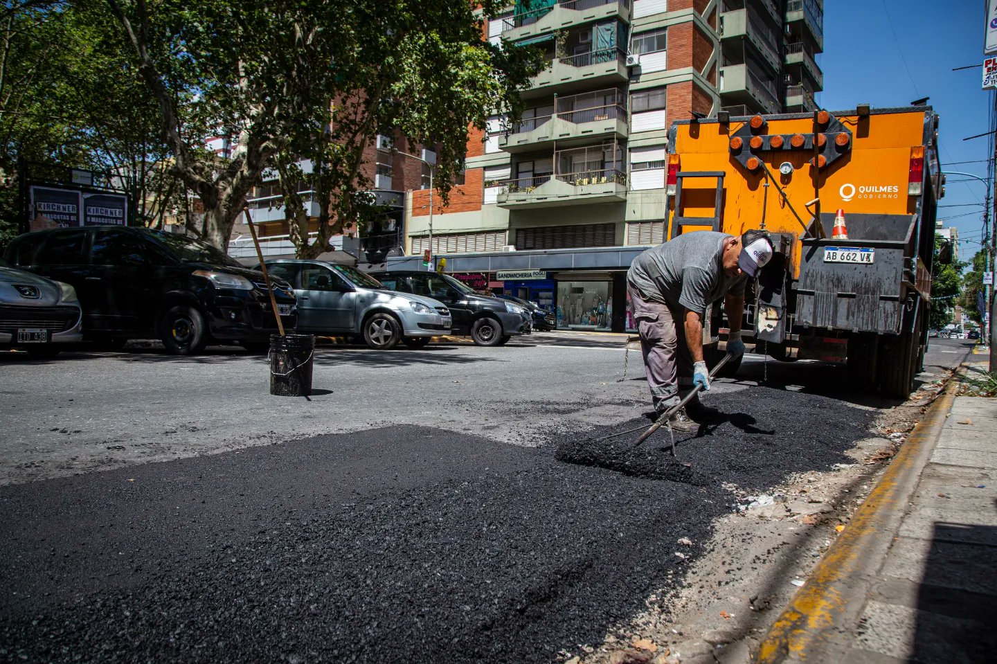 CONTINÚA AVANZANDO EL PLAN INTEGRAL DE BACHEO EN QUILMES CENTRO