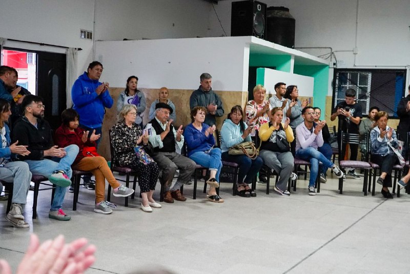 FUNCIONARIOS MUNICIPALES SE REUNIERON CON VECINOS Y VECINAS DE LA FLORIDA