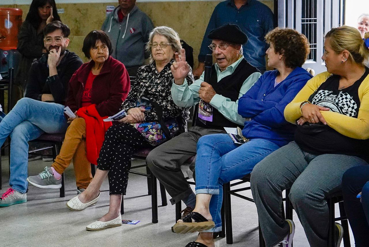 FUNCIONARIOS MUNICIPALES SE REUNIERON CON VECINOS Y VECINAS DE LA FLORIDA