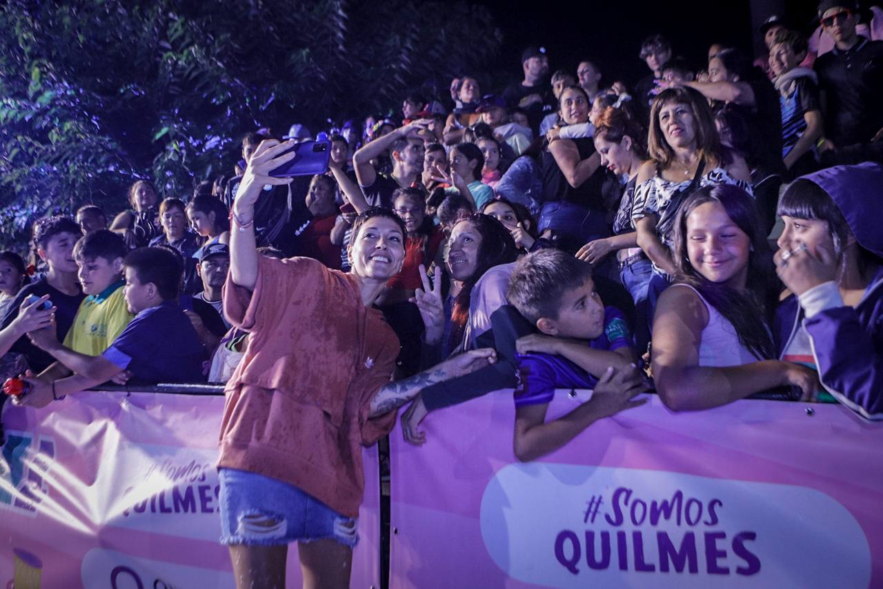 MAYRA EN EL CIERRE DE LOS CARNAVALES 2023 JUNTO A MILES DE VECINOS