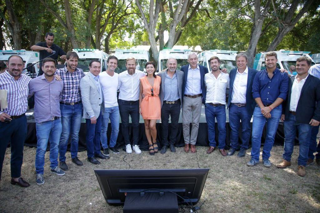 MAYRA JUNTO AL GOBERNADOR KICILLOF EN LA ENTREGA DE 199 NUEVAS AMBULANCIAS 