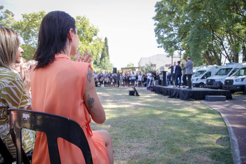 MAYRA JUNTO AL GOBERNADOR KICILLOF EN LA ENTREGA DE 199 NUEVAS AMBULANCIAS 