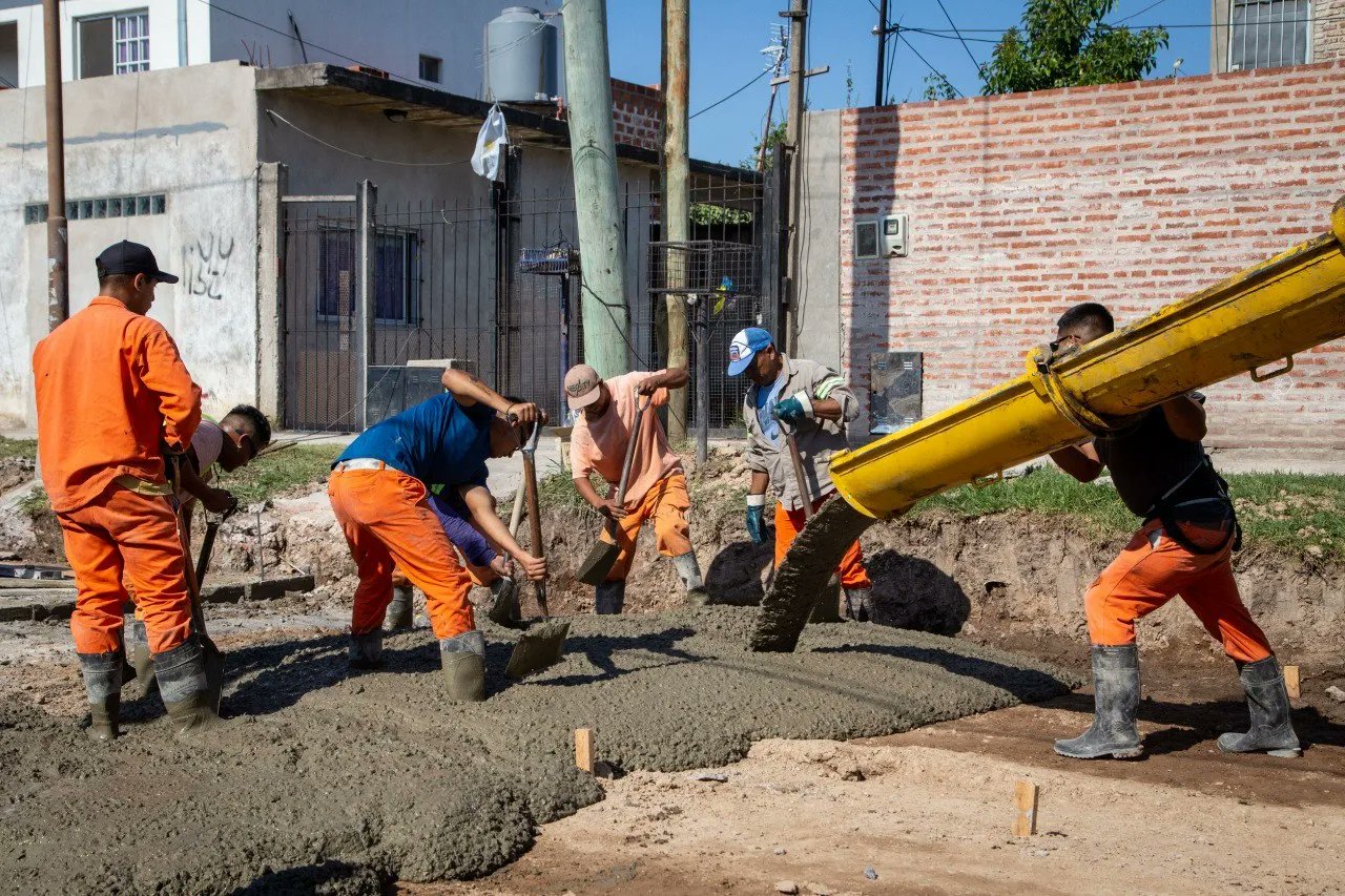 SE LLEVA ADELANTE LA RECONSTRUCCIÓN DE PAVIMENTOS EN VILLA LA FLORIDA