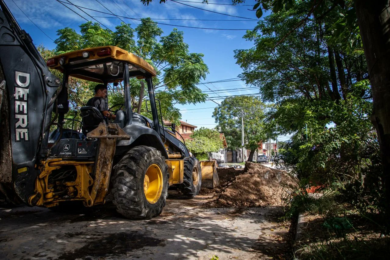 CONTINÚAN LAS OBRAS DE BACHEO EN DISTINTOS BARRIOS DE QUILMES