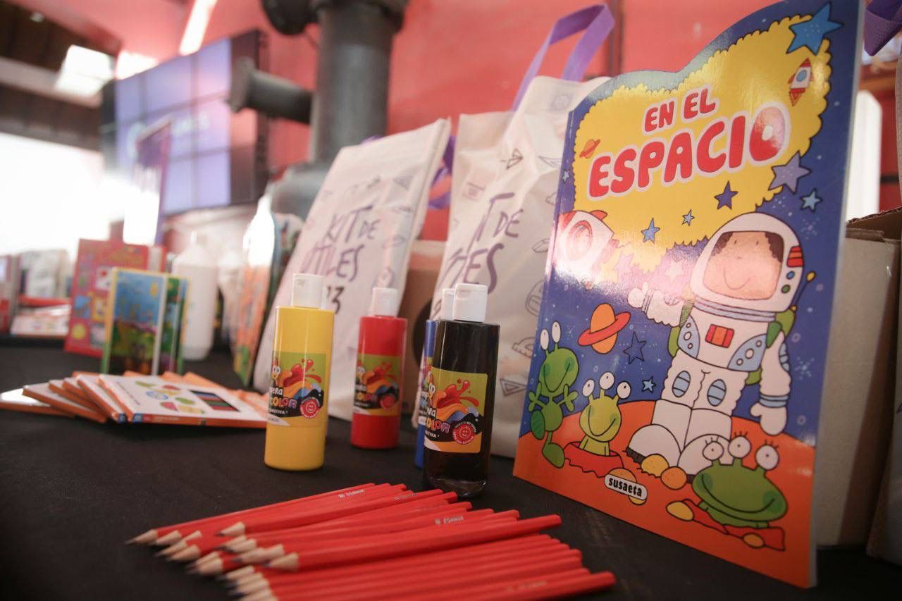 MAYRA ENCABEZÓ LA ENTREGA DE KITS DE ÚTILES A JARDINES COMUNITARIOS 