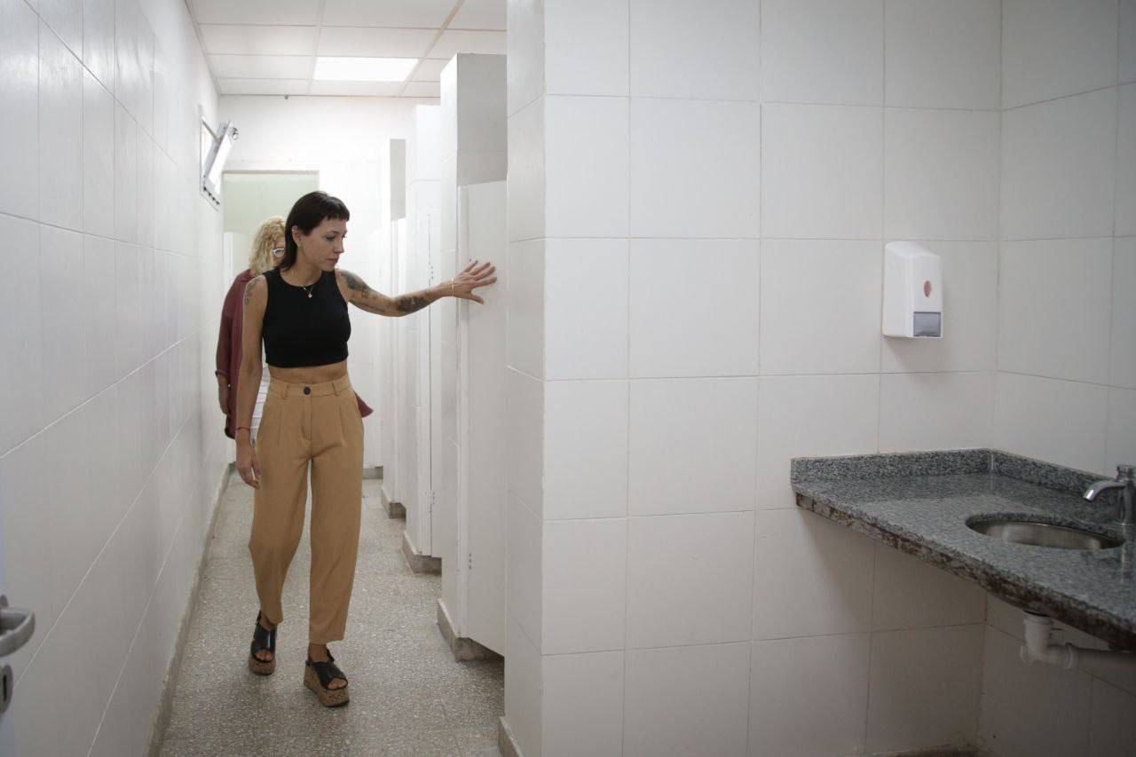 MAYRA ENTREGÓ LAS PRIMERAS 137 NETBOOKS A ESTUDIANTES DE 6º AÑO 