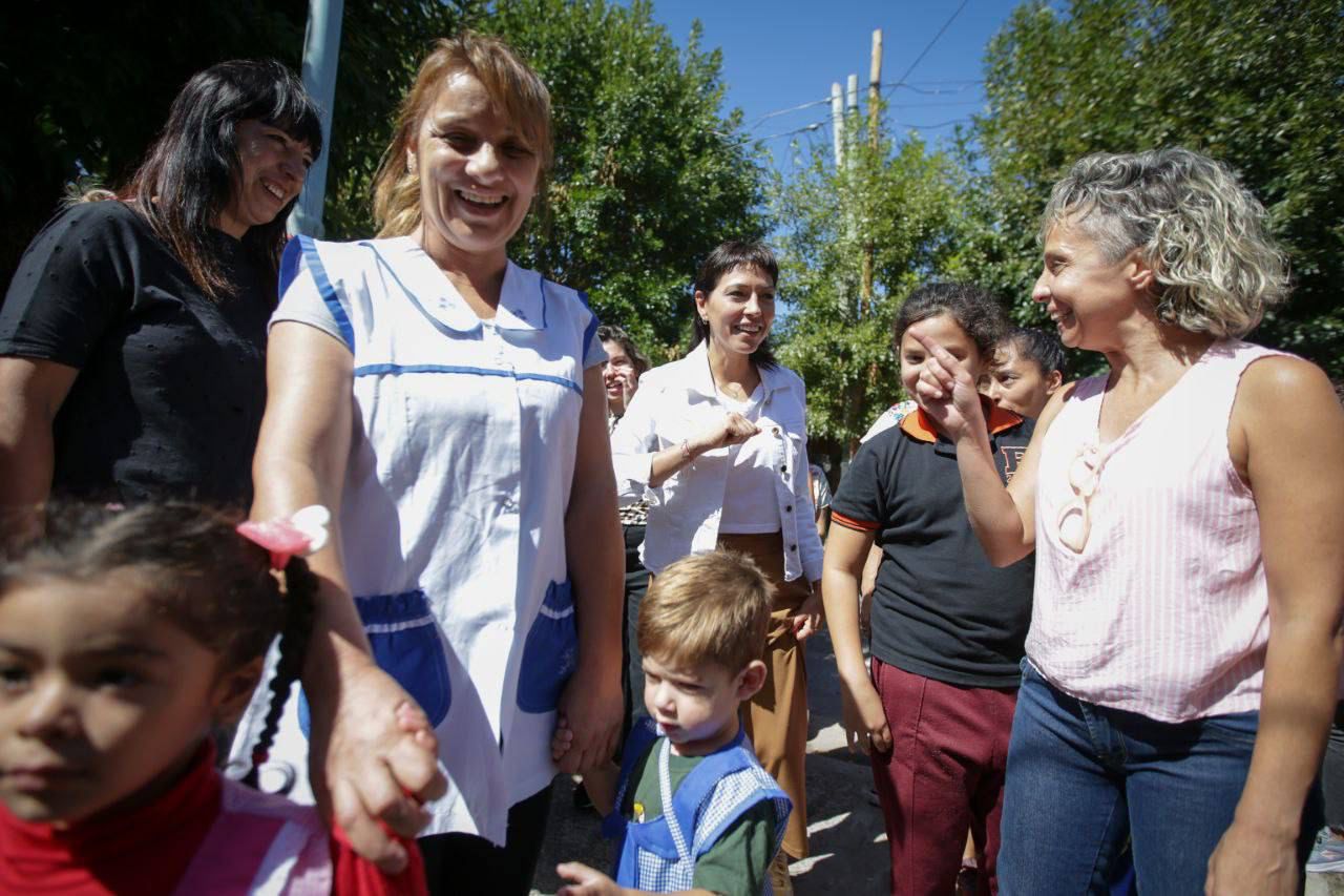 MAYRA ENTREGÓ JUEGOTECAS Y KITS ESCOLARES EN UN ESPACIO DE PRIMERA INFANCIA