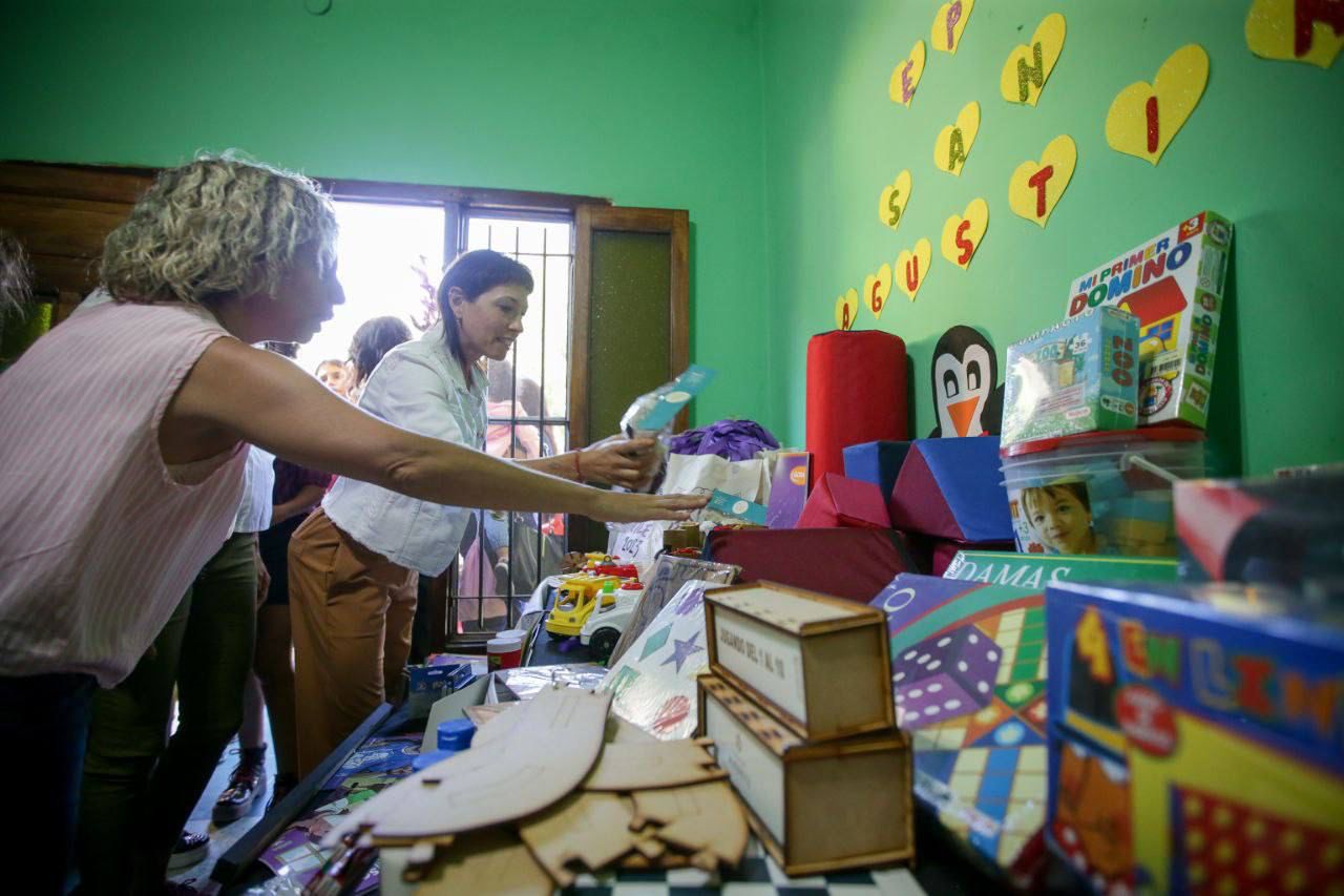 MAYRA ENTREGÓ JUEGOTECAS Y KITS ESCOLARES EN UN ESPACIO DE PRIMERA INFANCIA
