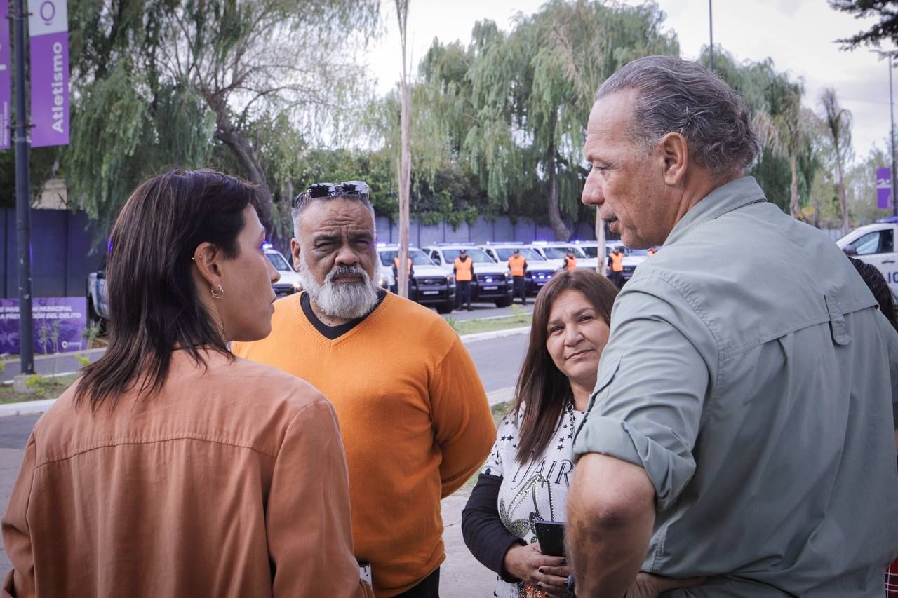 MAYRA MENDOZA Y SERGIO BERNI ENTREGARON 30 NUEVOS PATRULLEROS A LA POLICÍA