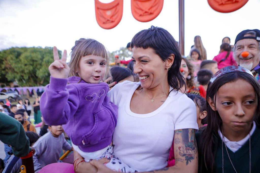 MAYRA INAUGURÓ EL BARCO PIRATA Y FESTEJÓ LAS PASCUAS CON LOS NIÑOS