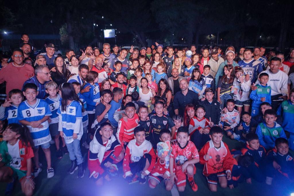 MAYRA ENTREGÓ MATERIAL DEPORTIVO A MÁS DE 90 CLUBES DE BARRIO DE QUILMES