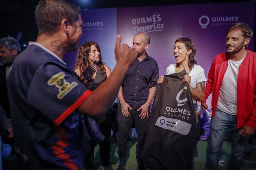 MAYRA ENTREGÓ MATERIAL DEPORTIVO A MÁS DE 90 CLUBES DE BARRIO DE QUILMES