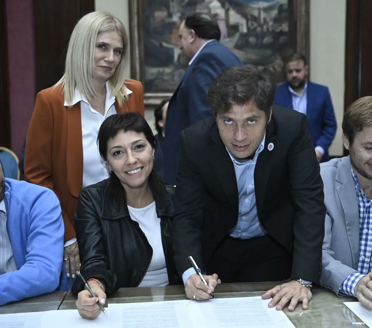 MAYRA JUNTO A KICILLOF EN LA ADHESIÓN AL PROGRAMA MUNICIOPIOS A LA OBRA