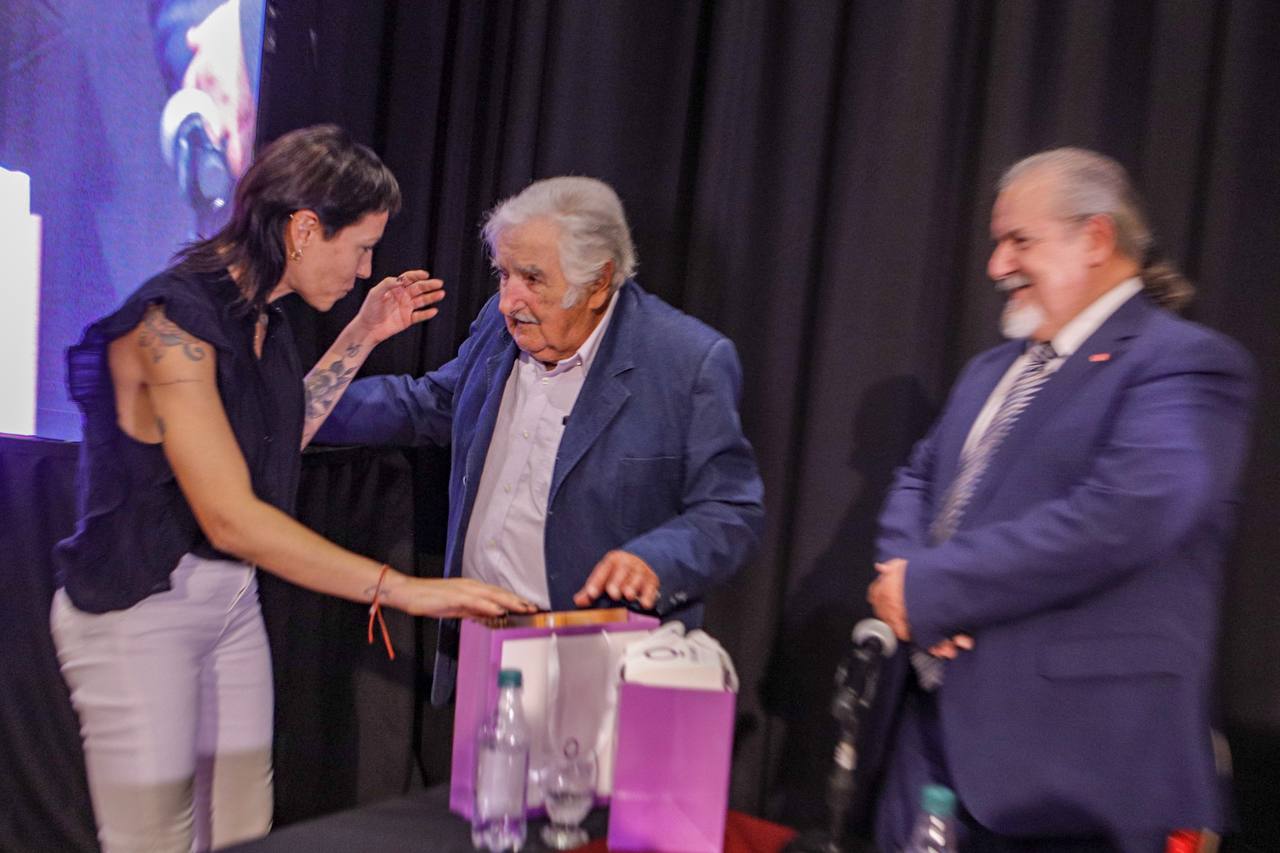  MAYRA ACOMPAÑÓ EL ACTO DE ENTREGA DEL DOCTORADO HONORIS CAUSA A  MUJICA