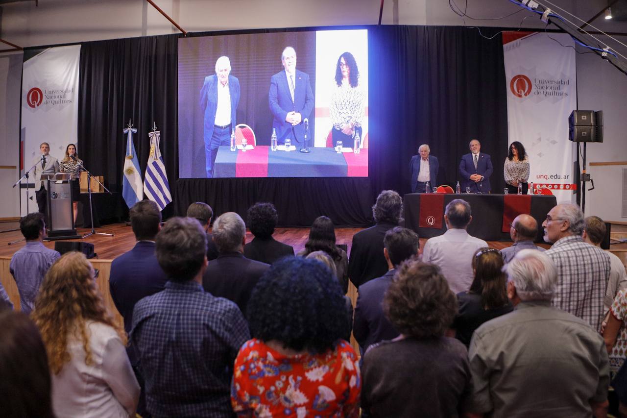  MAYRA ACOMPAÑÓ EL ACTO DE ENTREGA DEL DOCTORADO HONORIS CAUSA A  MUJICA