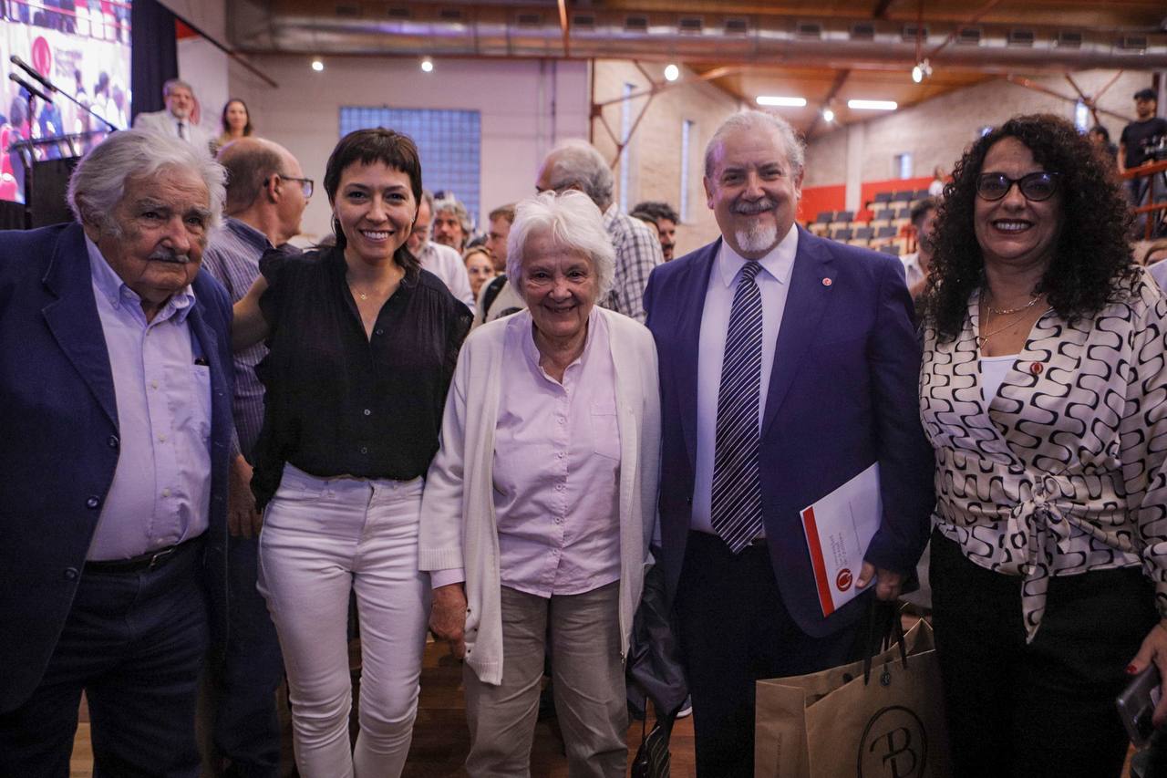  MAYRA ACOMPAÑÓ EL ACTO DE ENTREGA DEL DOCTORADO HONORIS CAUSA A  MUJICA