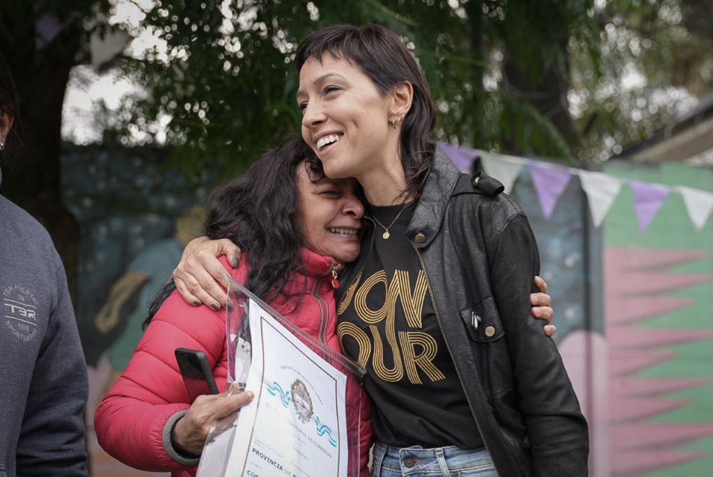 MAYRA, MAGARIO Y EL MINISTRO ALAK ENTREGARON 226 TÍTULOS DE VIVIENDA 