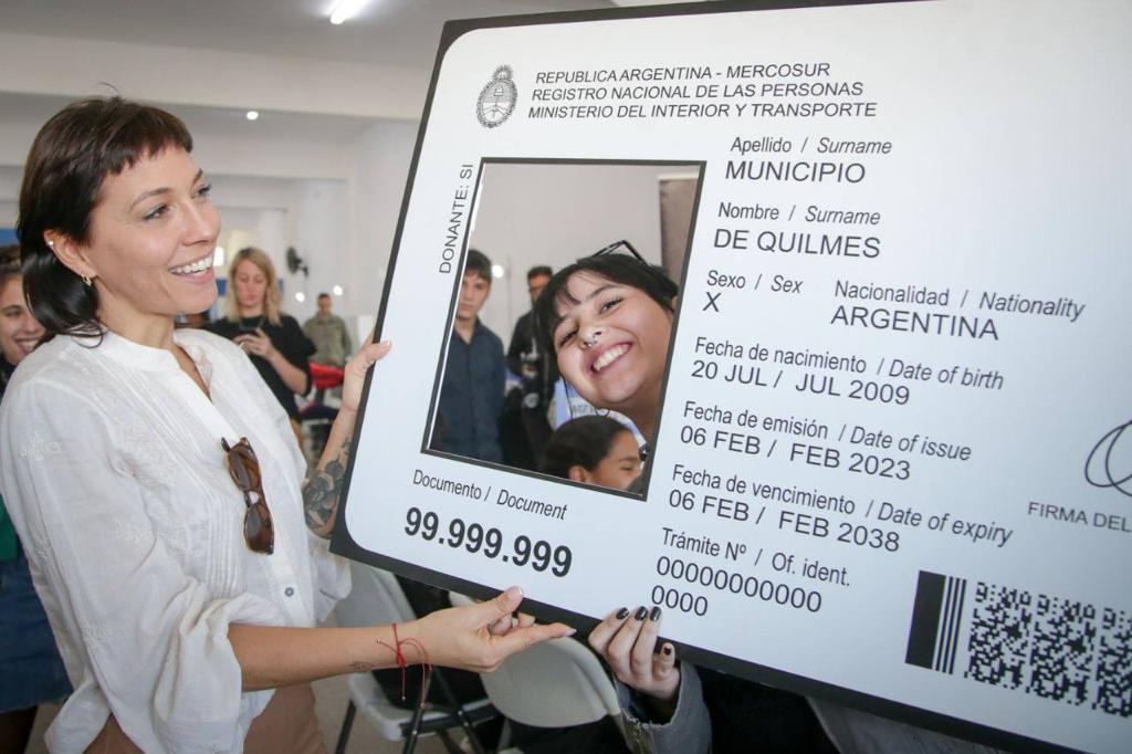 MAYRA VISITÓ EL CDR DE QUILMES DONDE JÓVENES DE 14 AÑOS ACTUALIZARON SU DNI