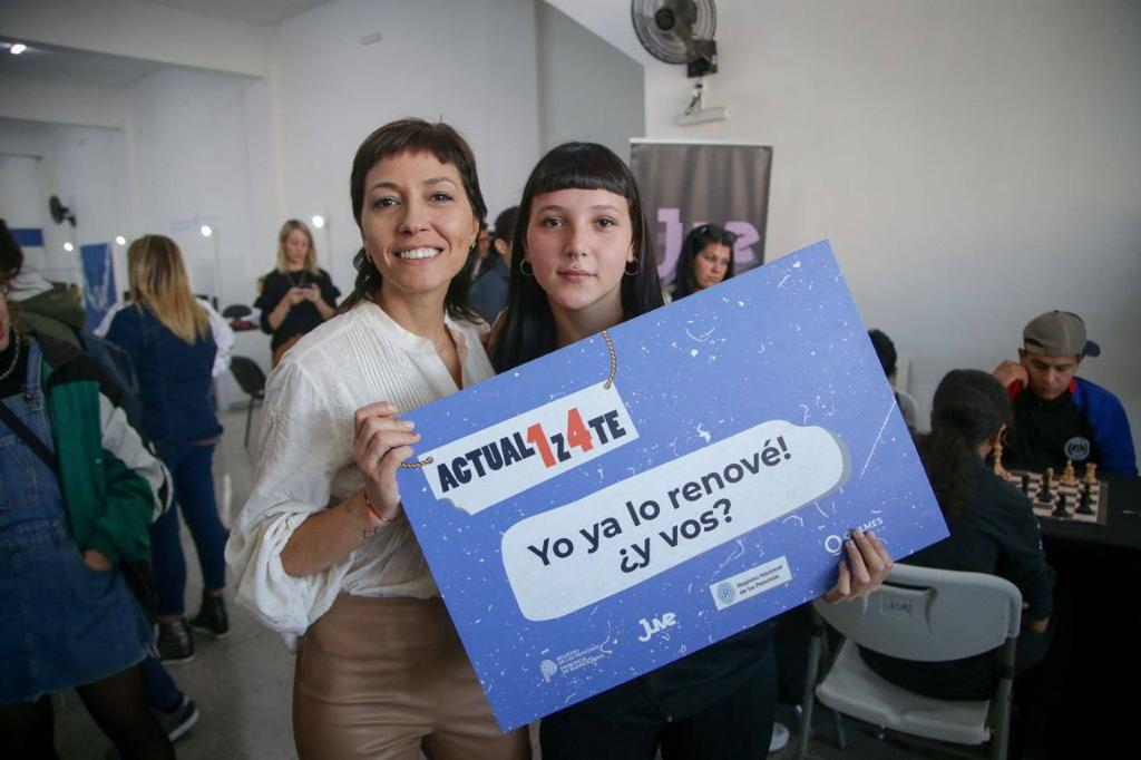 MAYRA VISITÓ EL CDR DE QUILMES DONDE JÓVENES DE 14 AÑOS ACTUALIZARON SU DNI