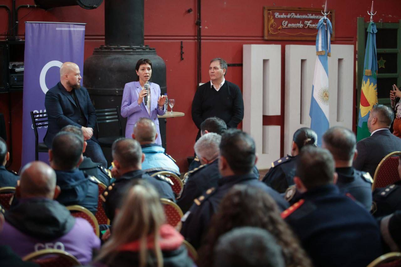 MAYRA CELEBRÓ LA OFERTA ACADÉMICA DEL INSTITUTO UNIVERSITARIO JUAN VUCETICH