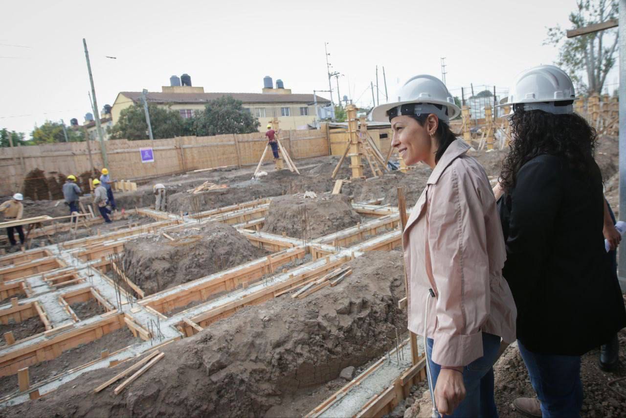 MAYRA Y EL MINISTRO SIMONE RECORRIERON LA OBRA DE VIVIENDAS EN FRATTASI