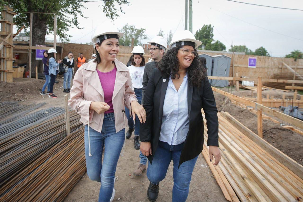 MAYRA Y EL MINISTRO SIMONE RECORRIERON LA OBRA DE VIVIENDAS EN FRATTASI