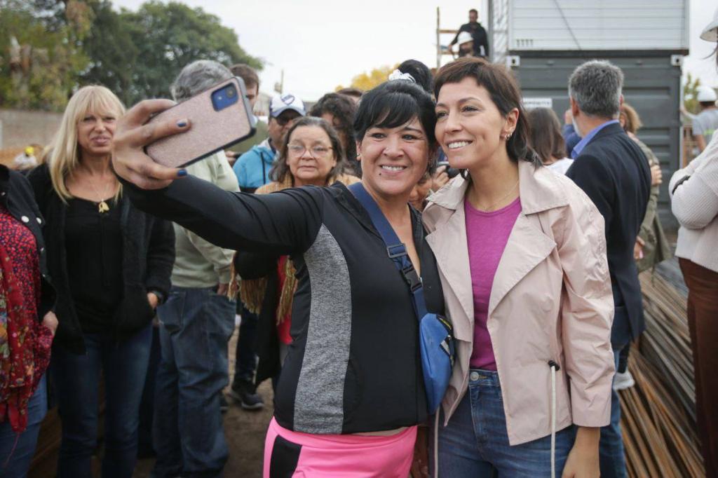 MAYRA Y EL MINISTRO SIMONE RECORRIERON LA OBRA DE VIVIENDAS EN FRATTASI