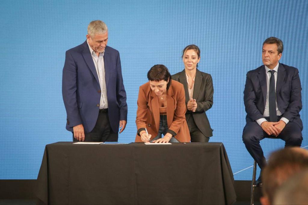 MAYRA CON MASSA Y FERRARESI EN IMPORTANTE ANUNCIO SOBRE OBRAS PARA EDESUR