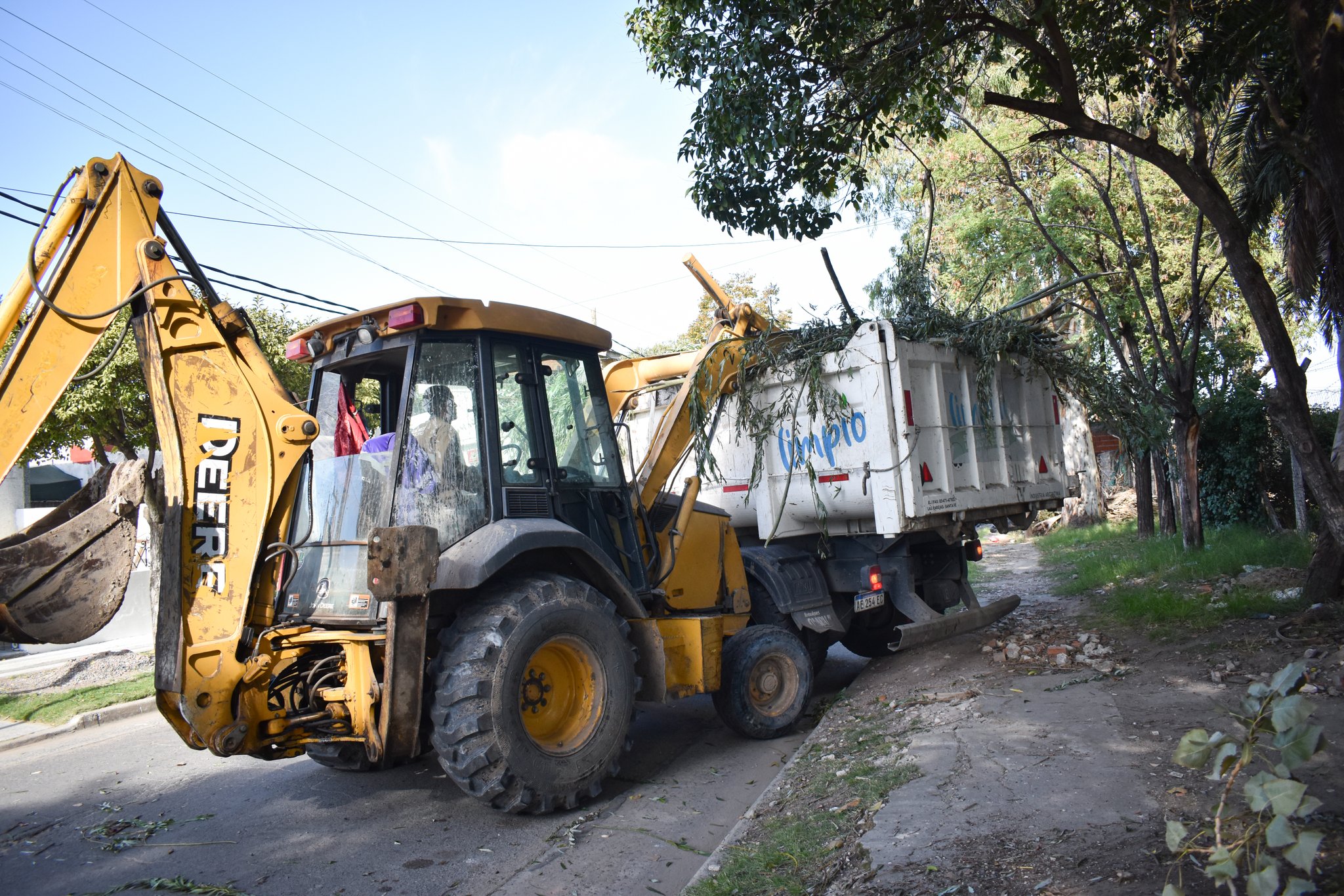 MÁS OPERATIVOS INTEGRALES DE LIMPIEZA EN DISTINTOS BARRIOS DEL DISTRITO