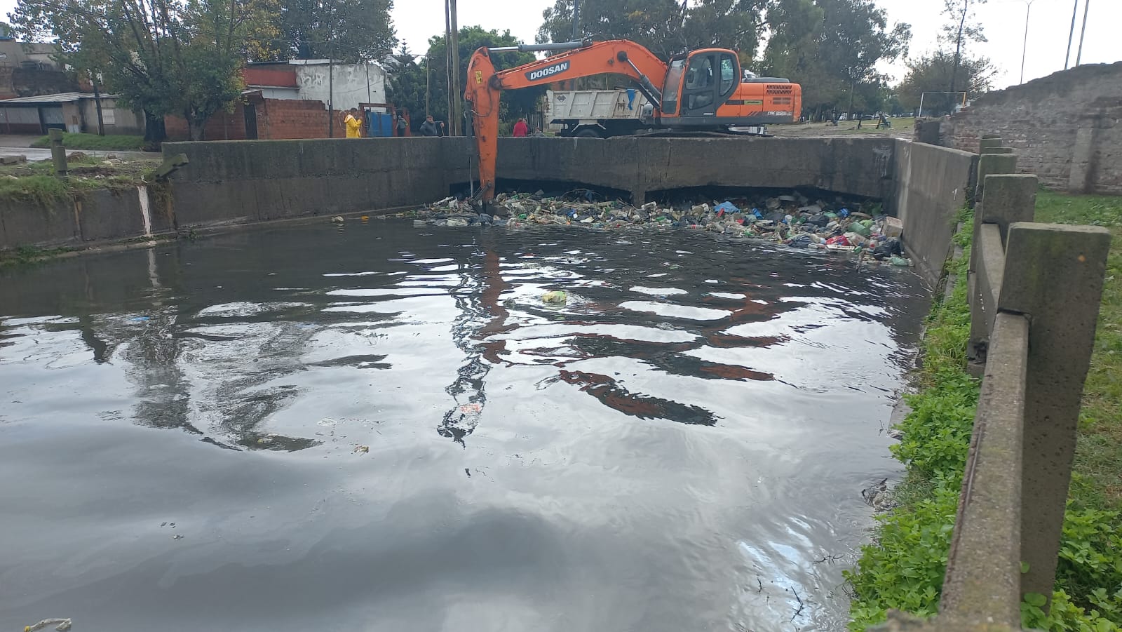 TRABAJOS DE DESOBSTRUCCIÓN Y LIMPIEZA DE SUMIDEROS Y ARROYOS 