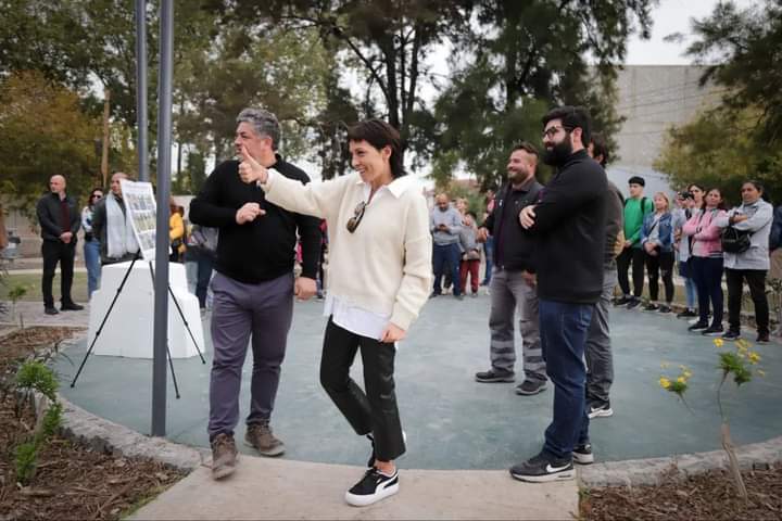 MAYRA ENCABEZÓ LA INAUGURACIÓN DE UNA PLAZOLETA EN EL BARRIO LAS ROSAS 