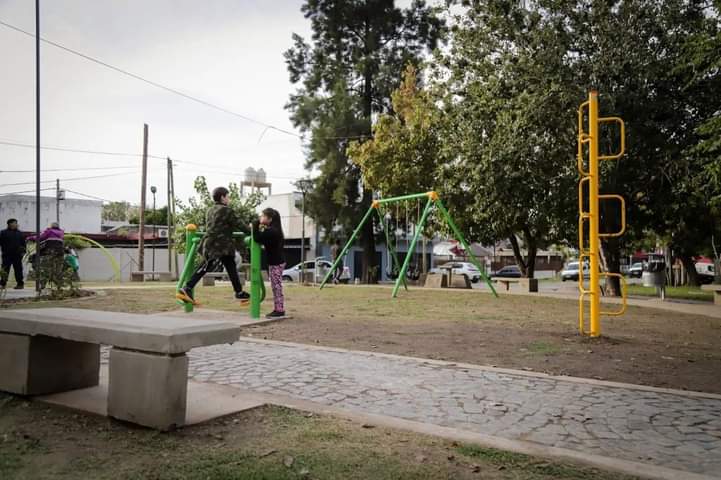 MAYRA ENCABEZÓ LA INAUGURACIÓN DE UNA PLAZOLETA EN EL BARRIO LAS ROSAS 