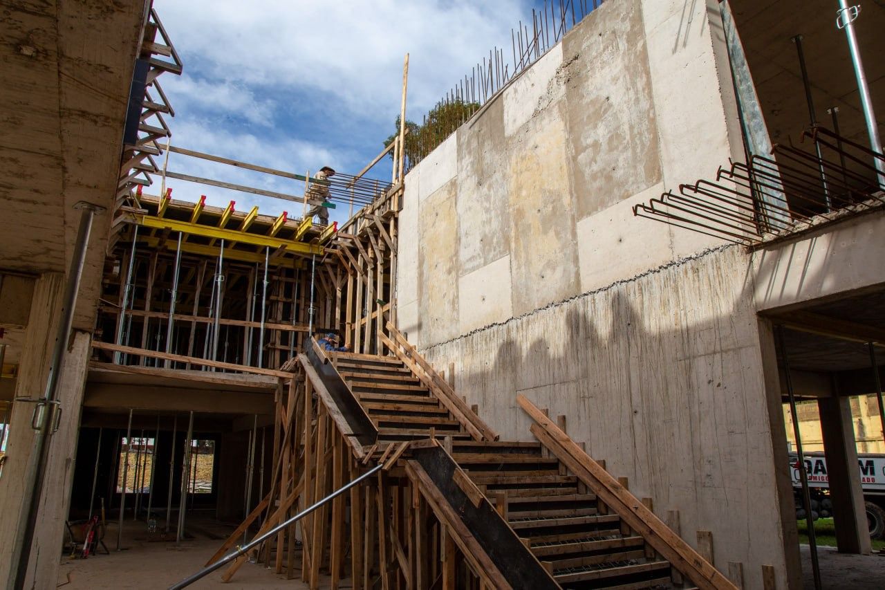 AVANZAN LAS OBRAS EN EL ISFDYT Nº 83 Y EN LA ES N° 19