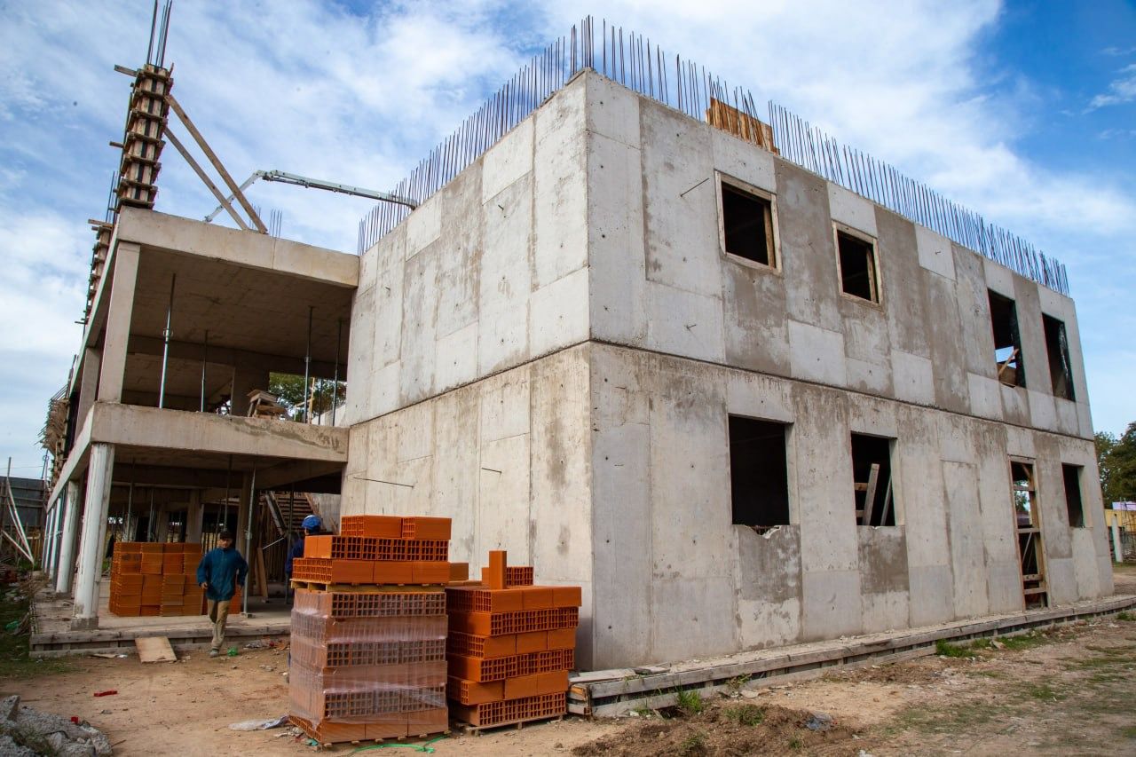 AVANZAN LAS OBRAS EN EL ISFDYT Nº 83 Y EN LA ES N° 19