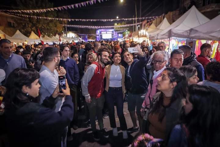 MAYRA JUNTO A MILES DE VECINOS EN LA FIESTA DE LAS COLECTIVIDADES