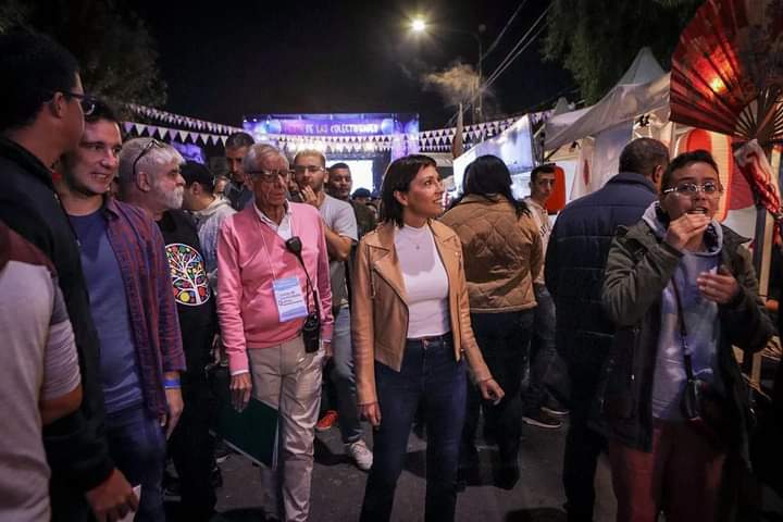 MAYRA JUNTO A MILES DE VECINOS EN LA FIESTA DE LAS COLECTIVIDADES