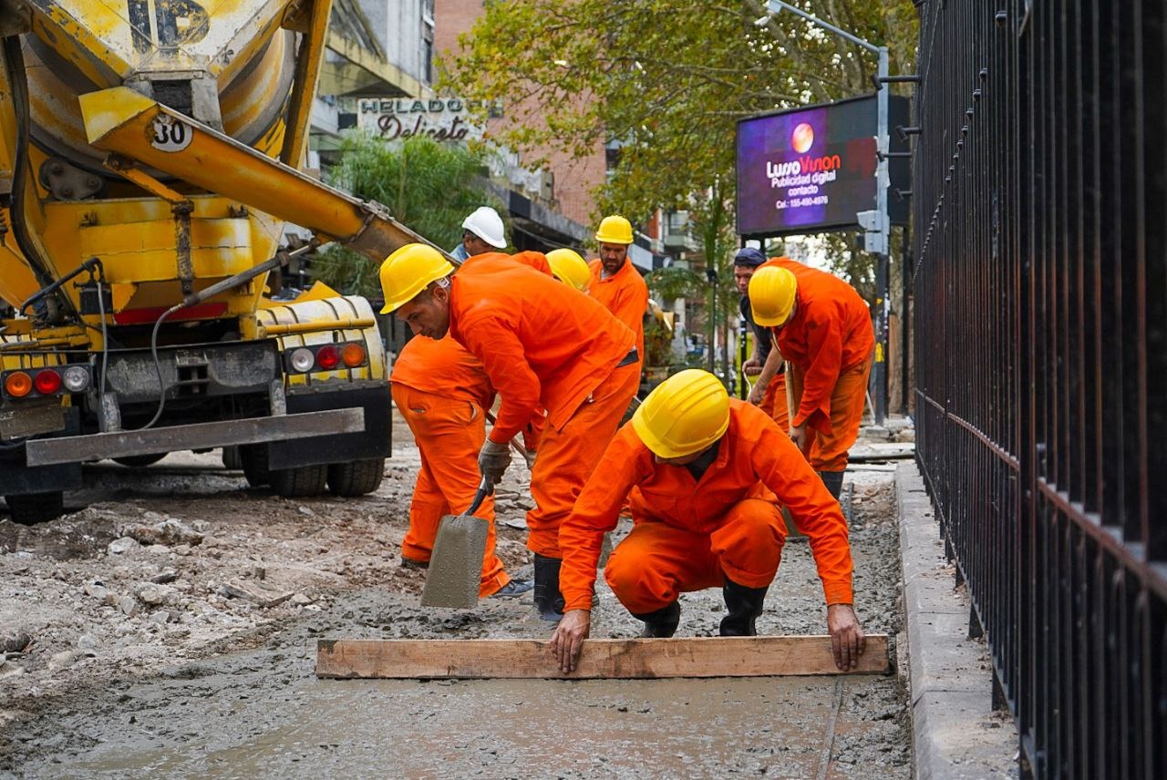 SE LLEVA ADELANTE LA OBRA DE RENOVACIÓN INTEGRAL DE LA PEATONAL RIVADAVIA