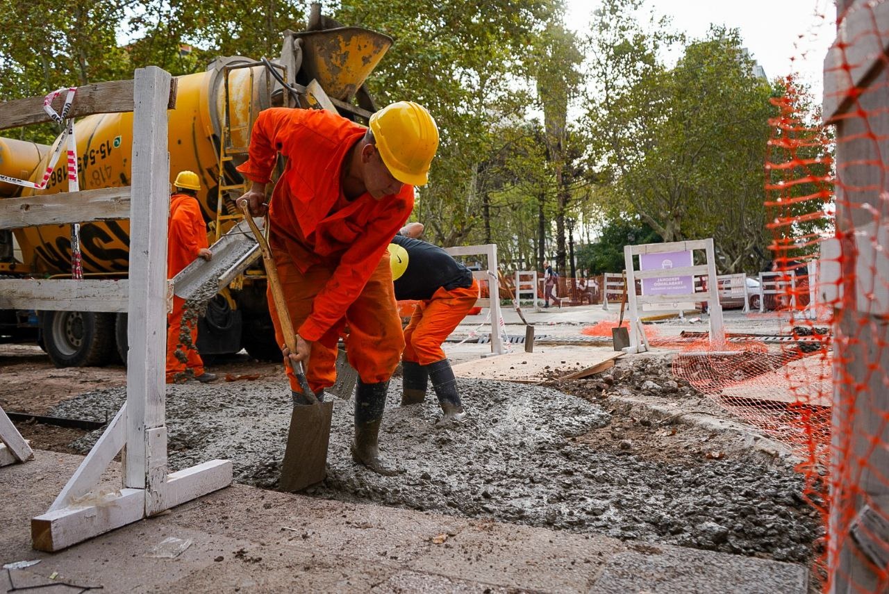 SE LLEVA ADELANTE LA OBRA DE RENOVACIÓN INTEGRAL DE LA PEATONAL RIVADAVIA
