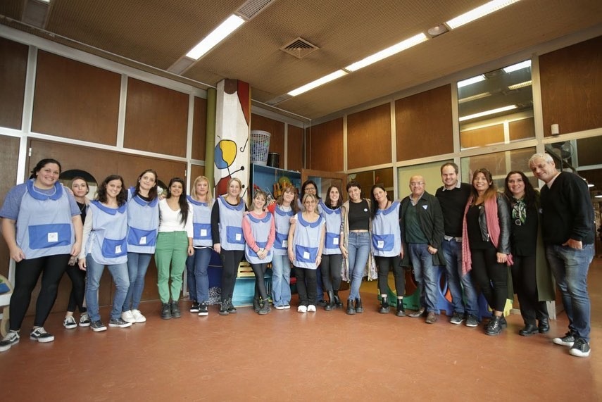 MAYRA ENTREGÓ 190 NETBOOKS A ESTUDIANTES Y RECORRIÓ EL JARDÍN  SIETECOLORES