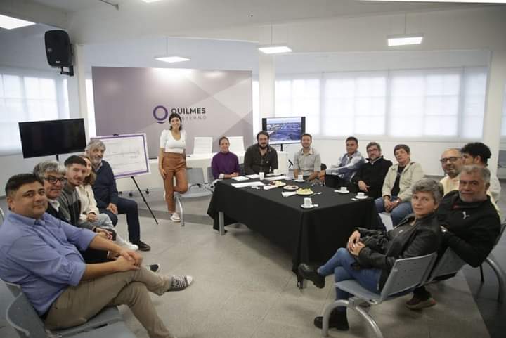 MAYRA LES ANUNCIÓ LA REPAVIMENTACIÓN DE LA AVENIDA 844 